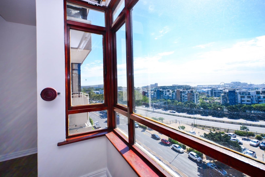 To Let 2 Bedroom Property for Rent in Green Point Western Cape